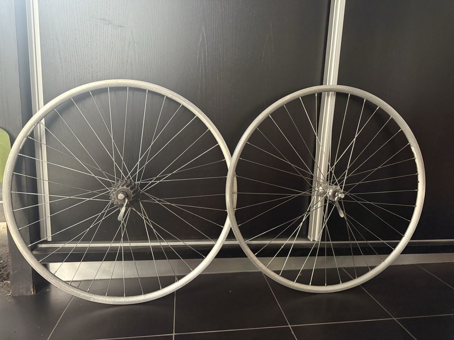 Pare de aros 28 de bicicleta de estrada em aluminio marca shimano