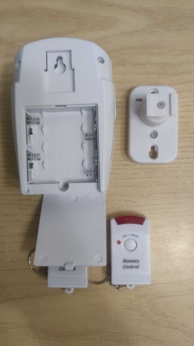 Побутова сигналізація з датчиком руху Sensor Alarm + 2 брелоки
