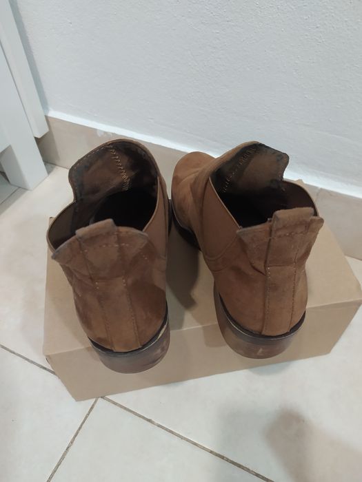 Botas em pele castanhas