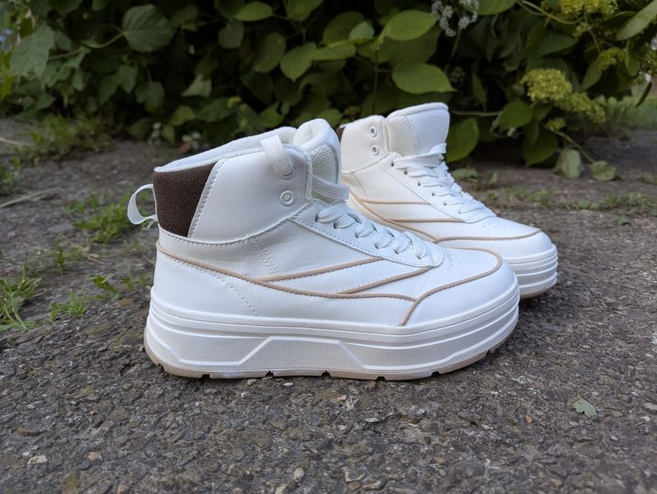 Кросівки жіночі House білі