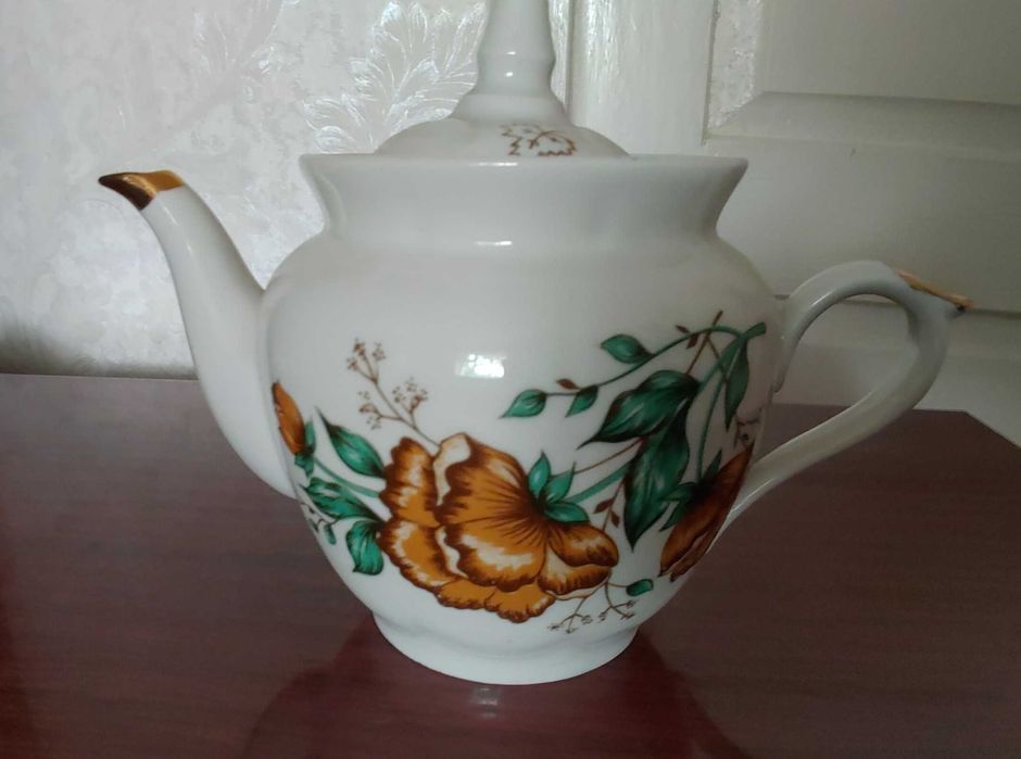 Чайник фарфоровий, заварочник.