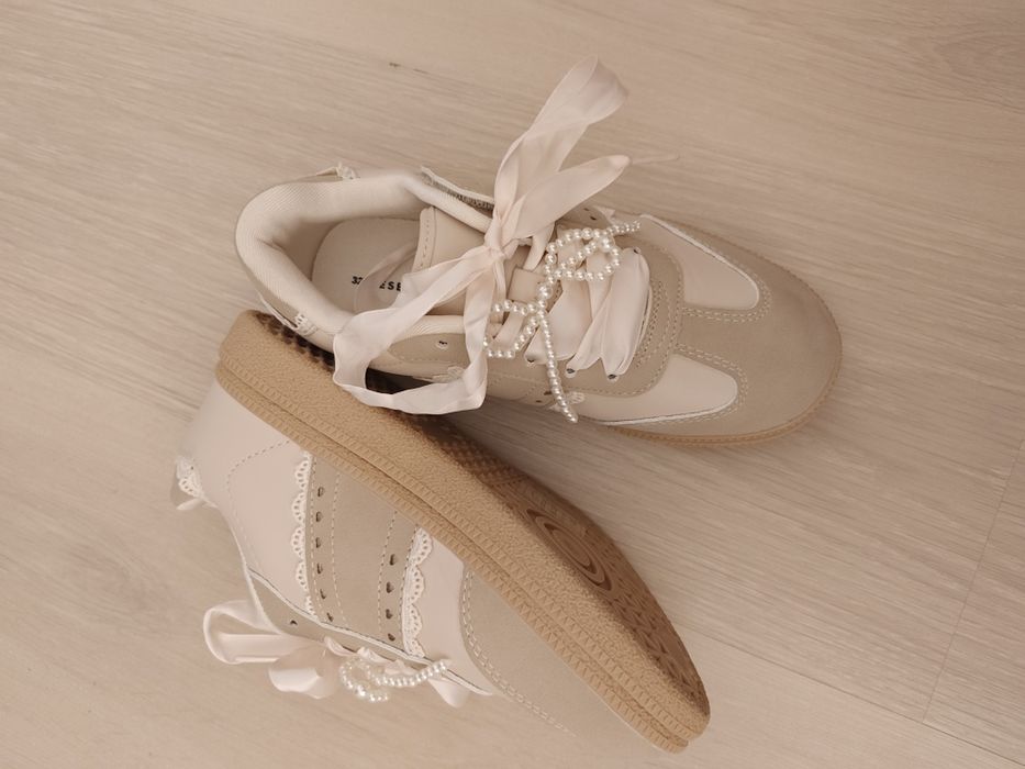 Adidasy Reserved r32