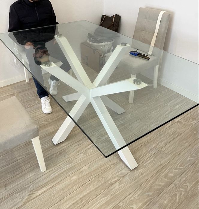 Mesa de jantar com tampo de vidro + 6 cadeiras – Excelente estado
