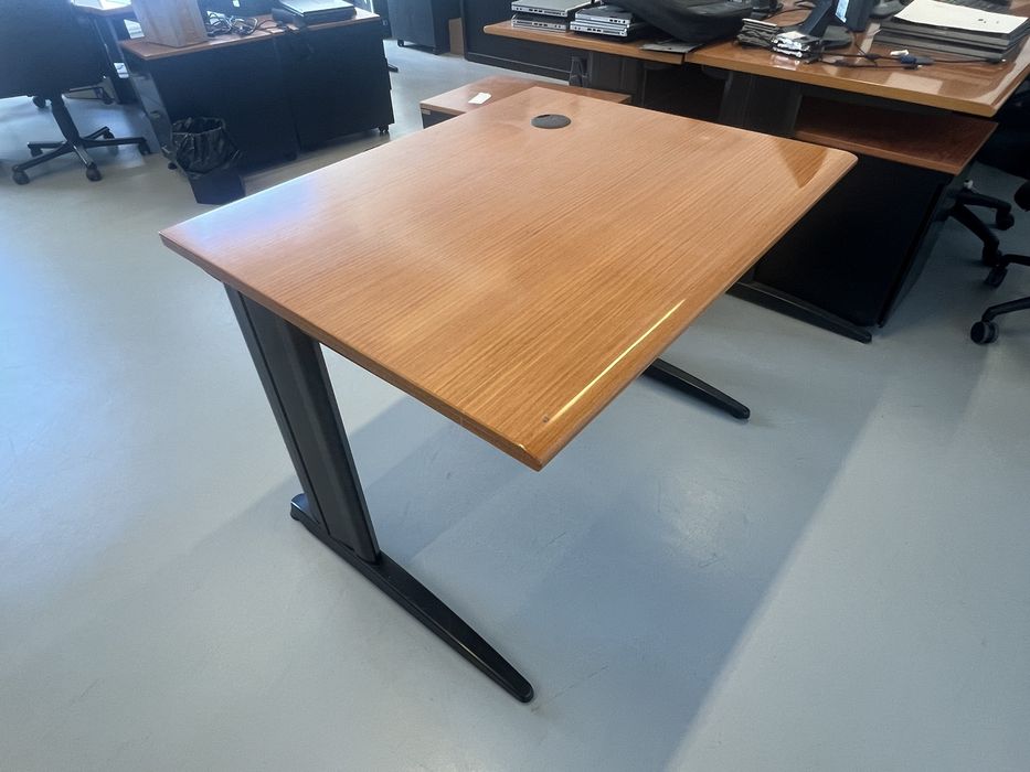 Mesa de escritório de madeira