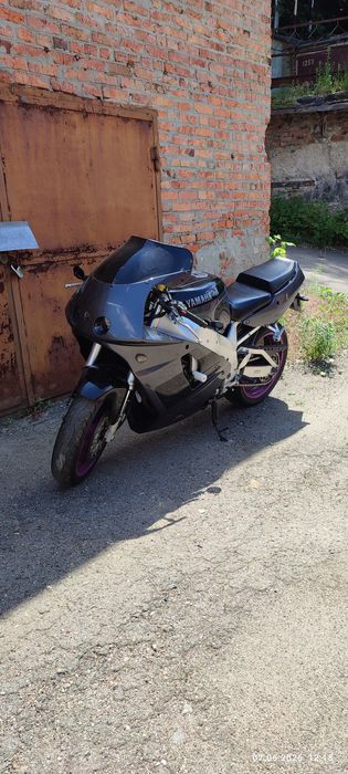 Спортбайк Yamaha YZF 750R