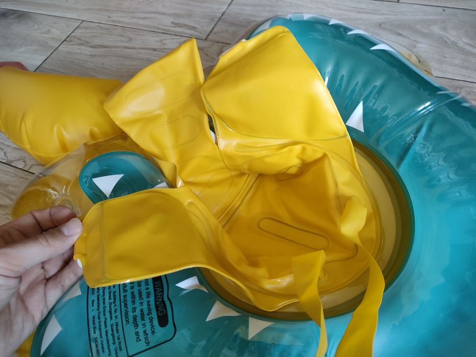 Dmuchany rekin do pływania