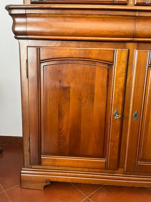 Aparador estilo Luís Filipe em madeira de cerejeira