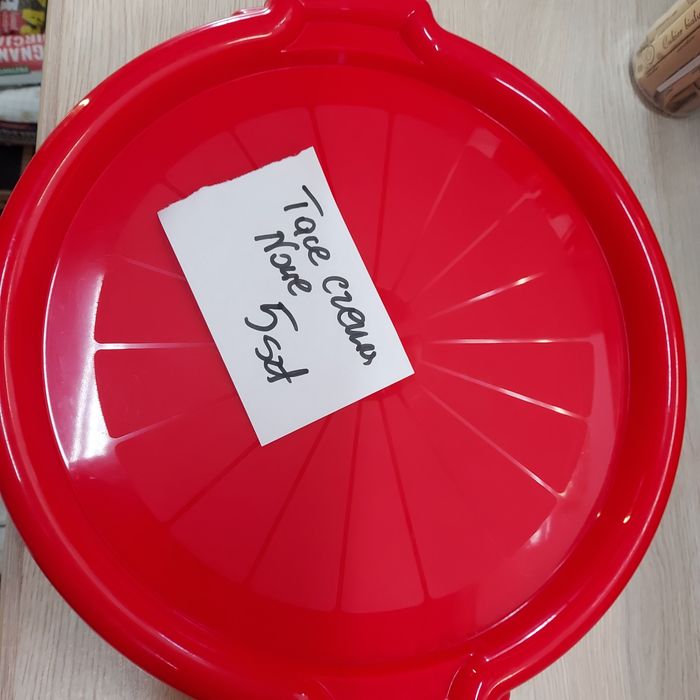 Sprzedam tace plastikowe barowe czerwone
