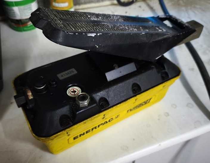 Bomba de pé hidráulica Enerpac PATG1102N