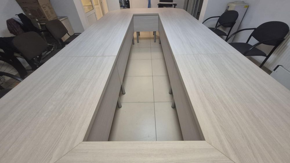 Stół konferencyjny