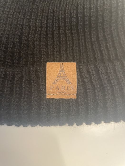 Gorro preto - Com simbolo da Torre Eiffel