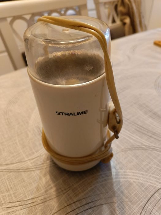 Вінтажна електрична кавомолка Straume.