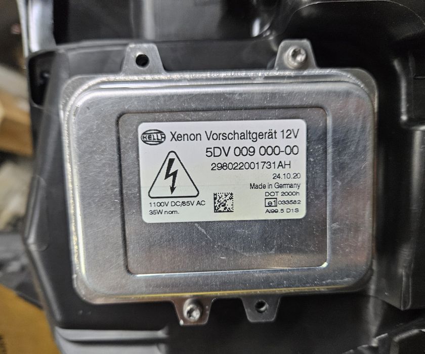 Citroen C4 Picasso Grand nowa przednia lewa lampa Bi-xenon Hella