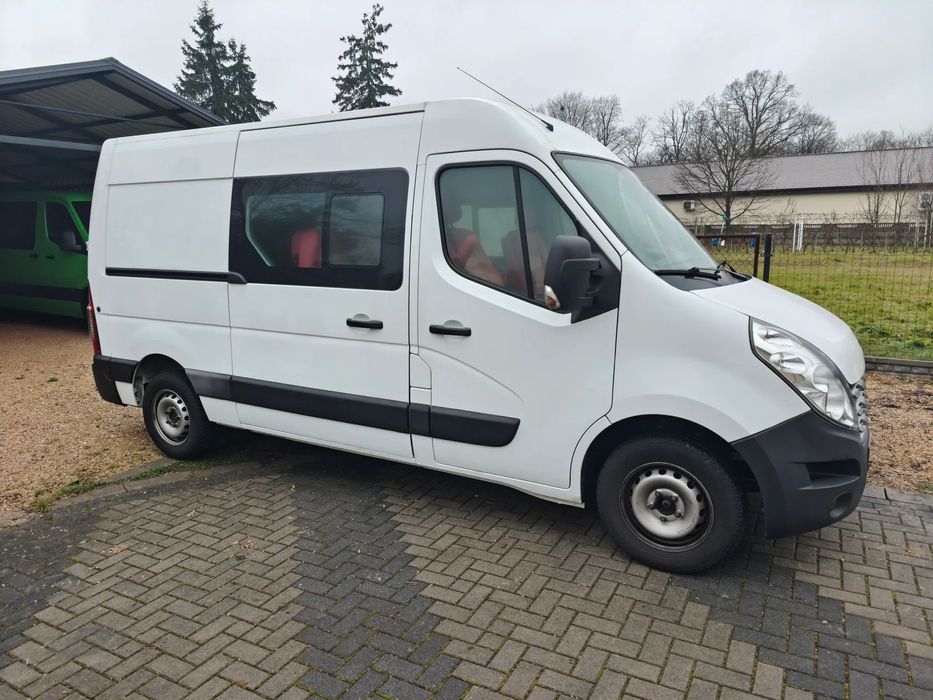 Renault Master Renault Master 8-osobowy – idealny bus na wyjazd lub campera