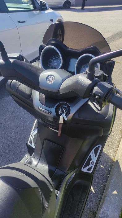 Yamanha Xmax 250 Momodesign