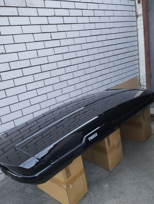 Thule Flow Black Glossy грузовой бокс на крышу авто.