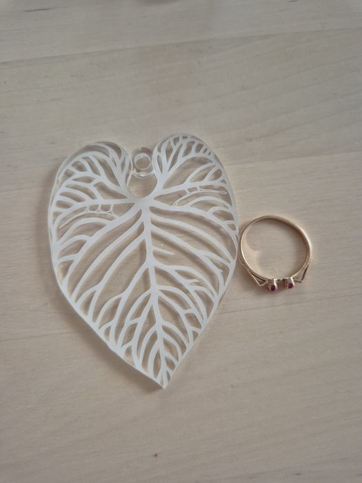 Akrylowa zawieszka brelok roślina anthurium