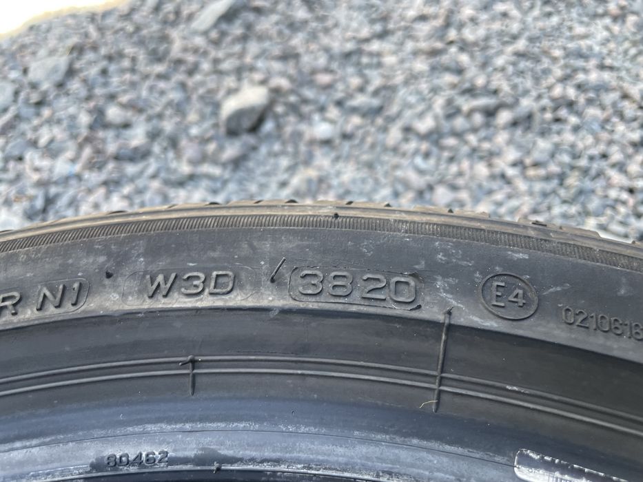 Пара зимових шин Bridgestone 235/40 R19 235*40 19 Blizzak LM005