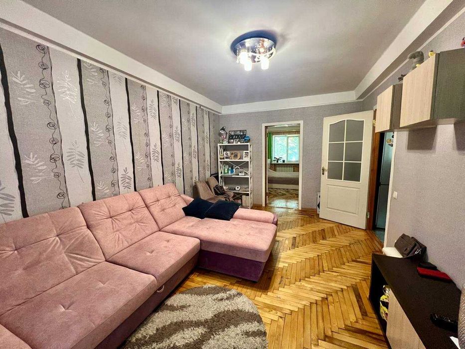 Продам 2х комнатную район "Варуса"