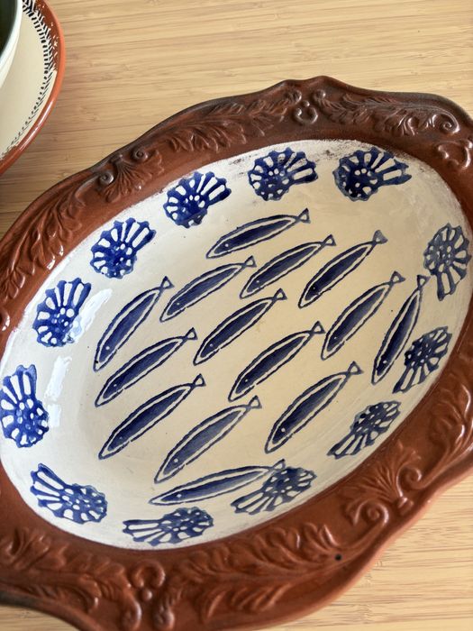 Travessa de barro pintada à mão – estilo tradicional português