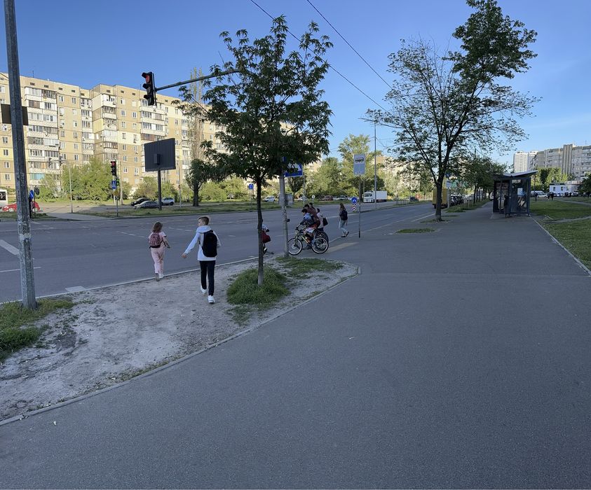 Оренда кіоска / зупинкового комплексу вул. Ревуцького 22