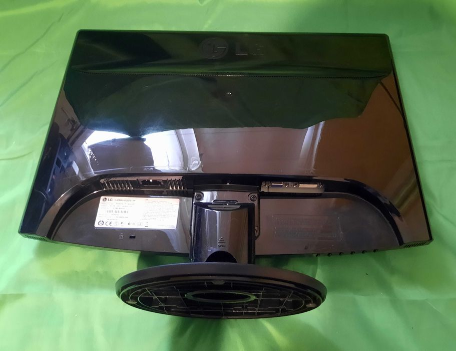 Monitor 22" LG FLATRON W2252TQ - TN 1680 x 1050