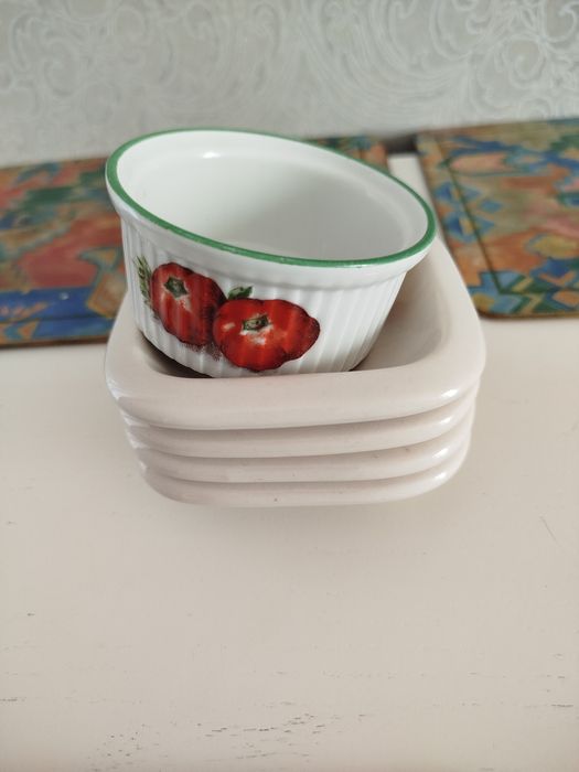 Сервірувальні підставки,керамічні креманки