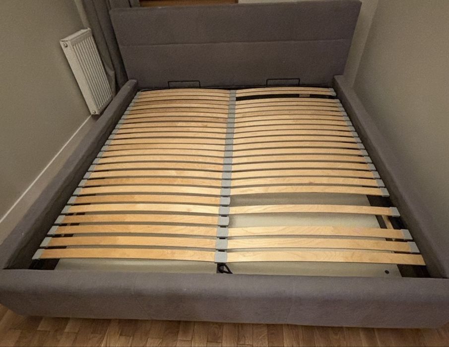 Łóżko z materacem 180 cm x 200 cm