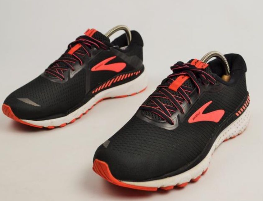 кросівки бренду Brooks, модель Adrenaline GTS 20.