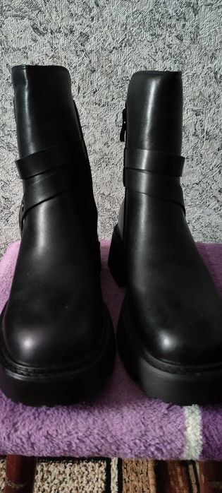 Продам женские кожаные ботинки