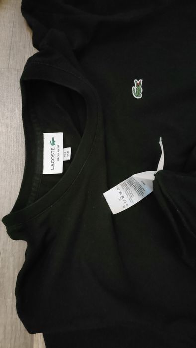 klasyczny,prosty,czarny t-shirt LACOSTE jak nowy