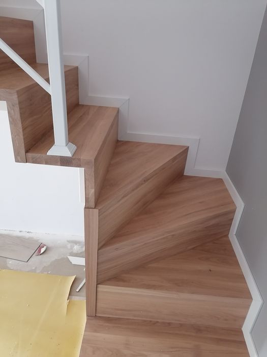 Schody, stopnie na beton, konstrukcji stalowej, półkowe