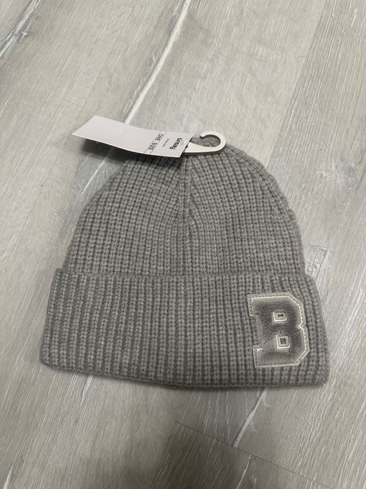Нова шапочка Pull bear