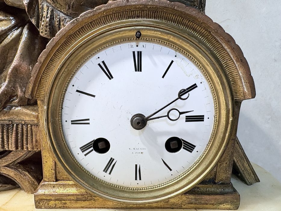 Raro antigo relógio de lareira francês V. Maugis com figura religiosa