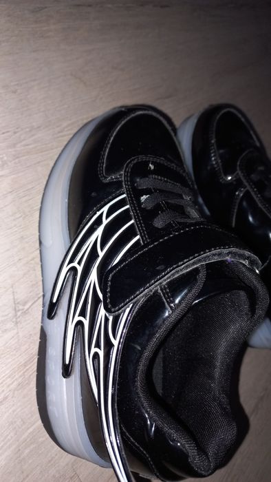 ТЕРМІНОВО! Роликові кросівки з LED підсвічуванням, чорні, розмір 35-36