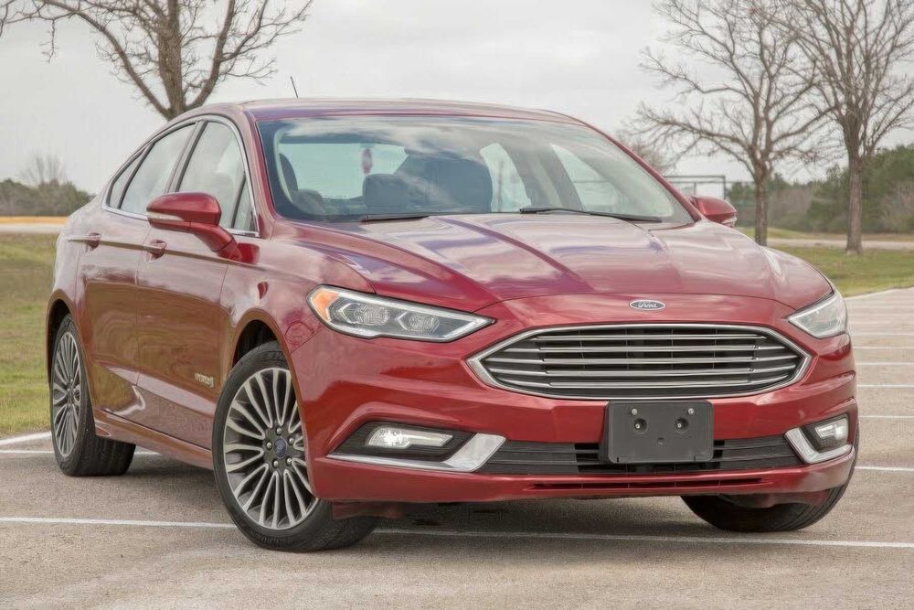 Ford Fusion Hybrid Titanium      2017