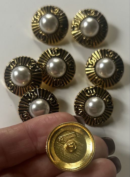 Eleganckie guziczki vintage, cena dotyczy 1 sztuki