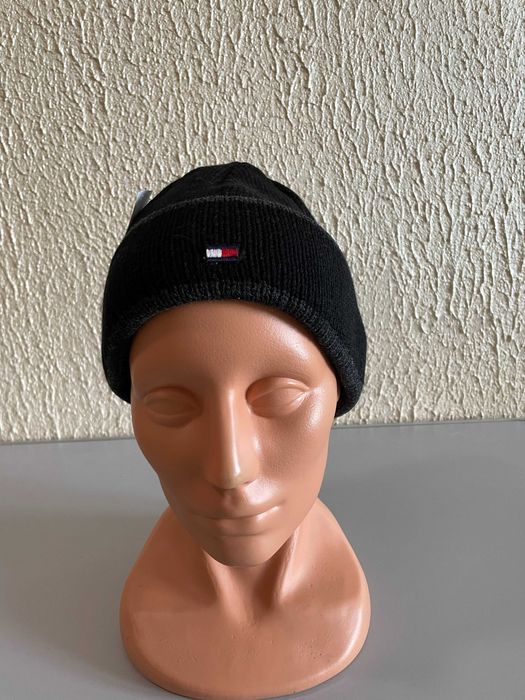 Czapka męska gruba kolor czarny z szarym wykończeniem Tommy Hilfiger