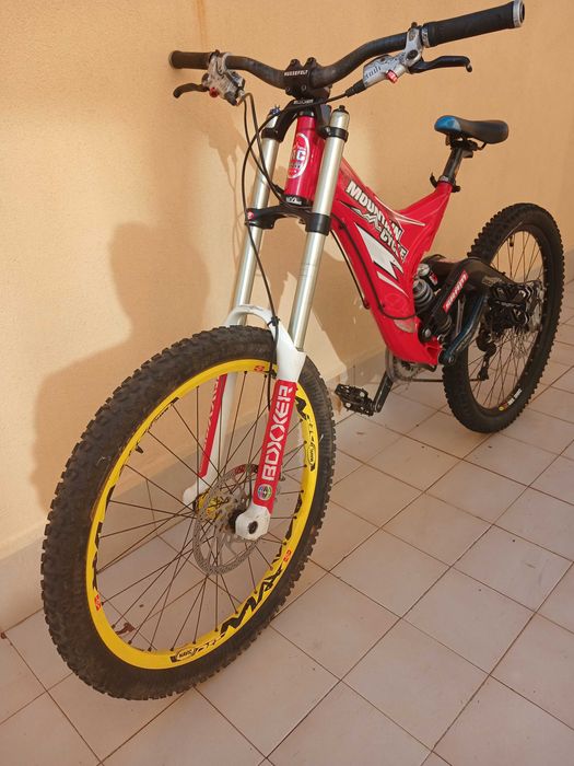 Bicicleta Downhill Mountain Cycle.                    BoXXer WorldCup