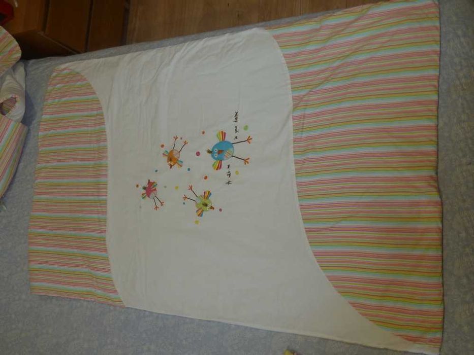 Edredão o protetor lateral Zippy para cama de criança.