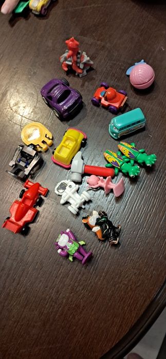 Іграшки Кіндер та кіндер джой