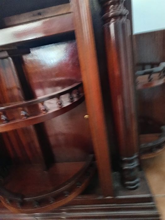 Bar da madeira.em bom estado.
