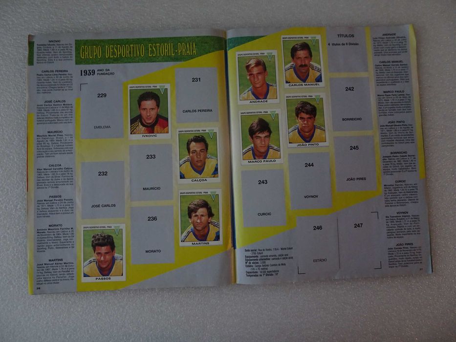 Caderneta de cromos de futebol - Futebol 93/94 Panini (tem 222 cromos)