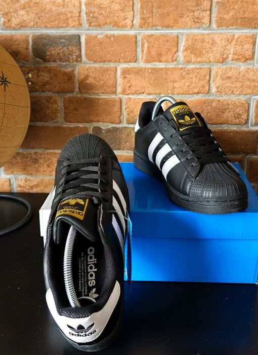 Adidas Superstar black