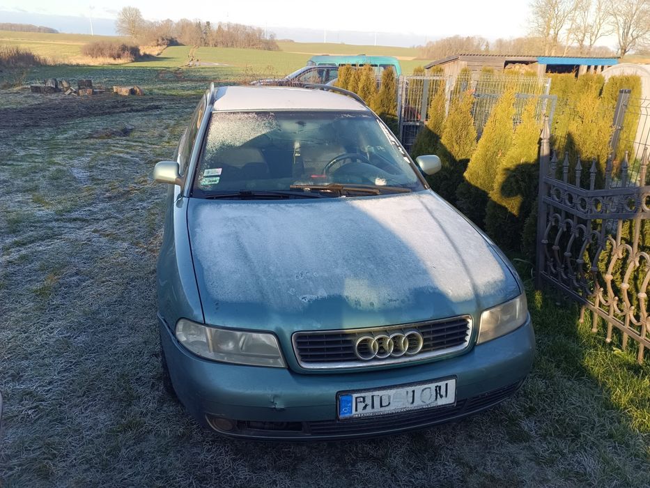 2 sztuki Audi A4b5 lift uszkodzone