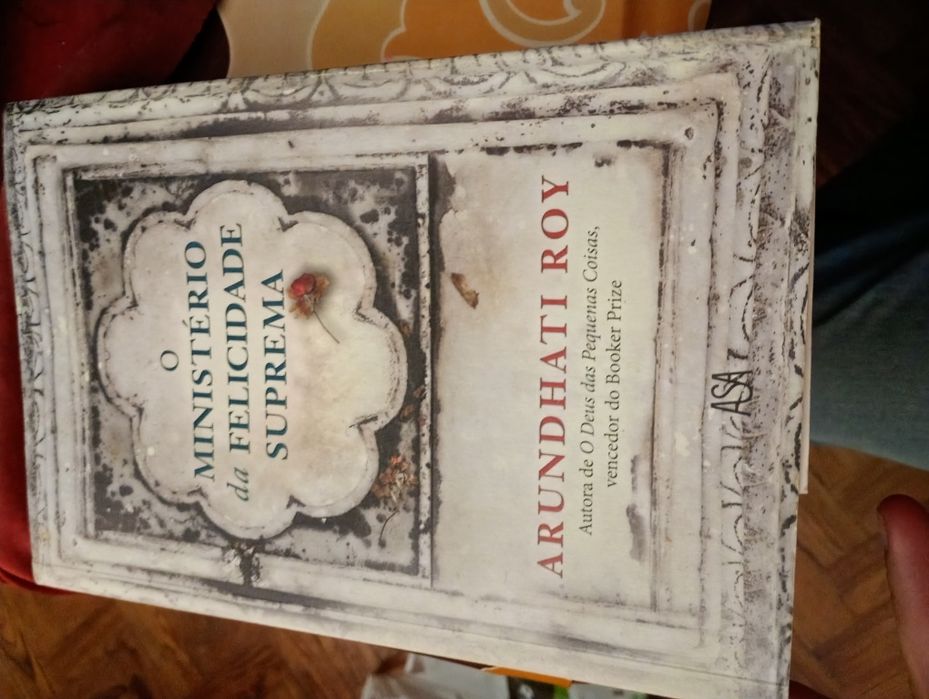 O ministério da felicidade suprema-Arundhati Roy- 1 edição- Asa - 10E- Dado antigo-2E Desde 2E