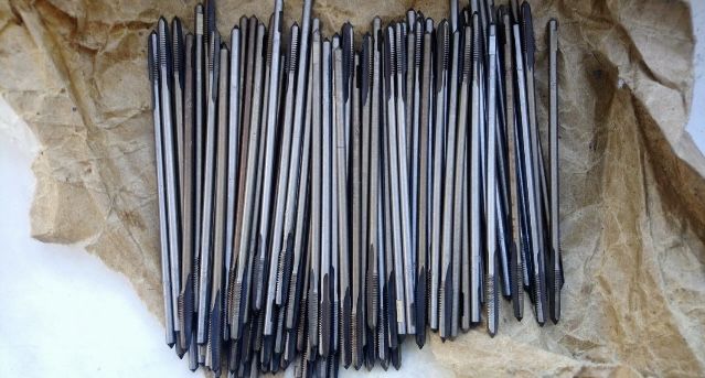 Gwintownik M4 gwintowniki 4 ngmf dlugie przelotowe  4 maszynowe