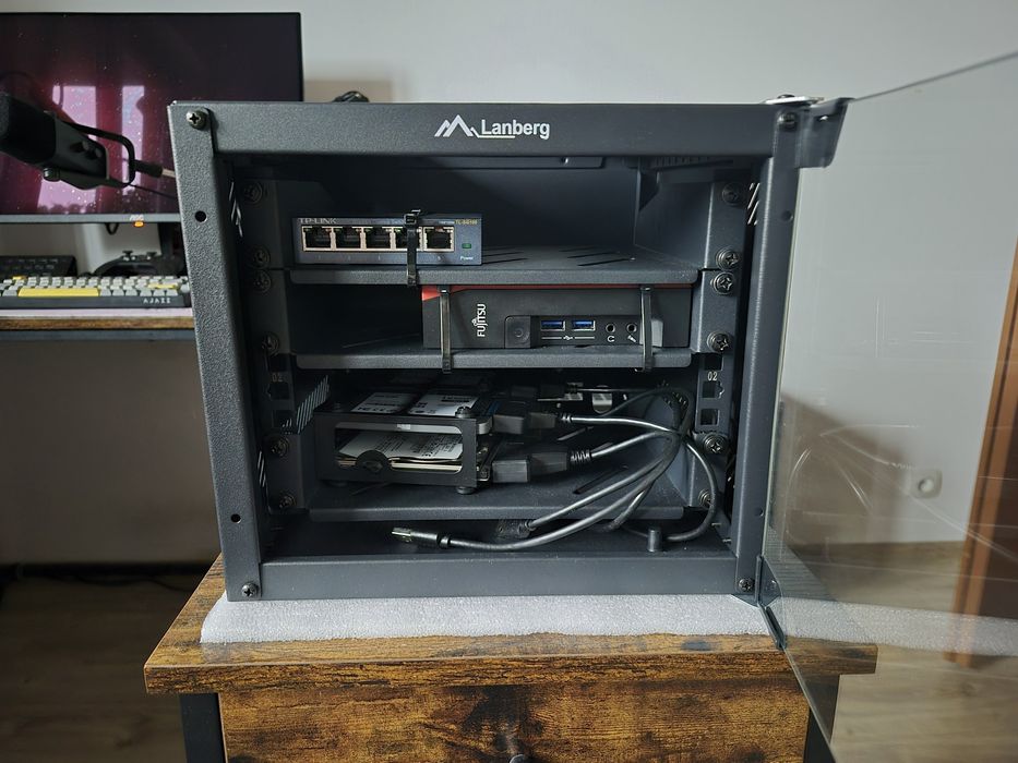 Szafa rack wisząca 10'' 4U LANBERG + 3x półka