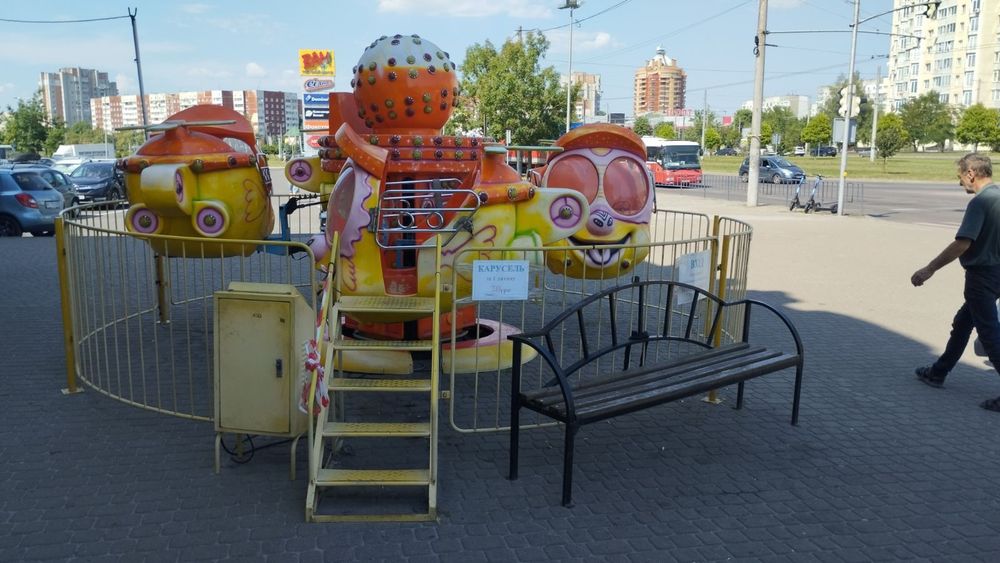 Продам дитячу карусель атракціон .