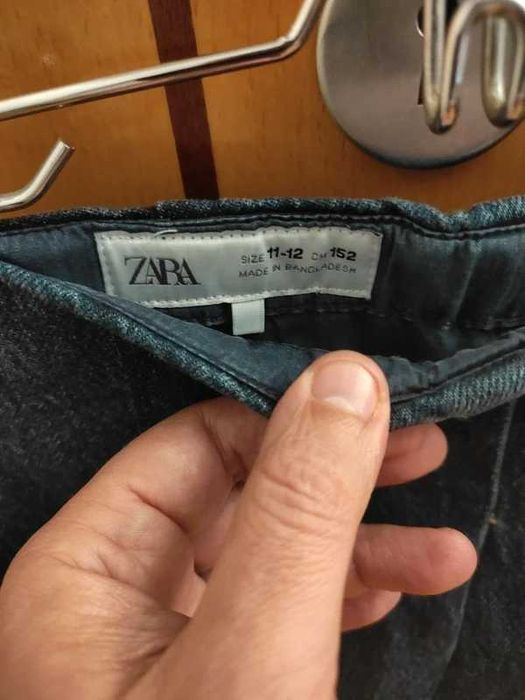 calções de ganga com pregas da coleção Zara Kids, concebidos para o tamanho 11-12 anos